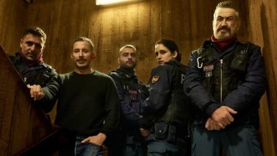Public Disorder 1.Sezon 3.Bölüm izle